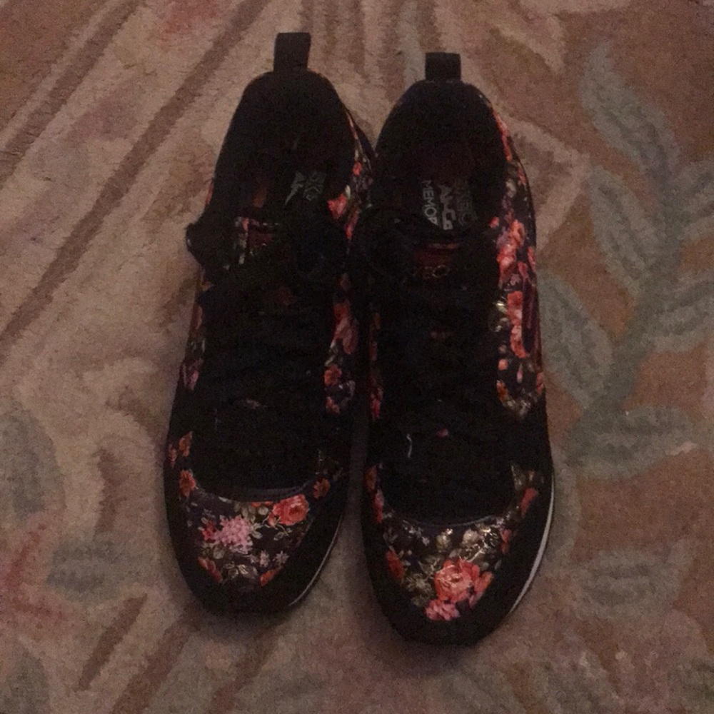 Flowered Sketchers tennis shoes
